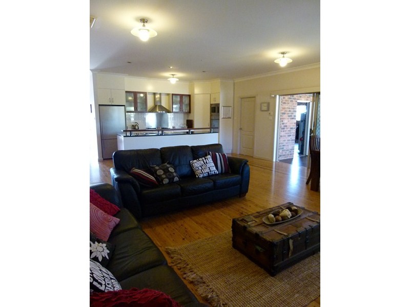 3 McMillan Place, Forbes NSW 2871