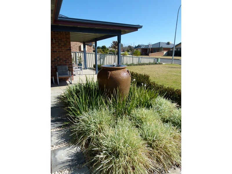 3 McMillan Place, Forbes NSW 2871