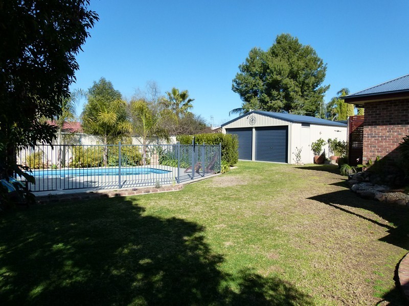3 McMillan Place, Forbes NSW 2871