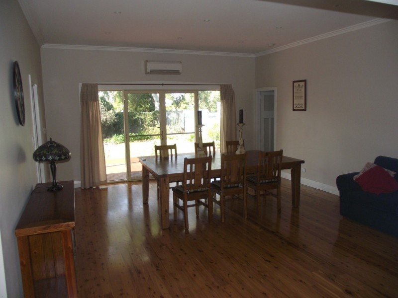 21 Armstrong Street, Parkes NSW 2870