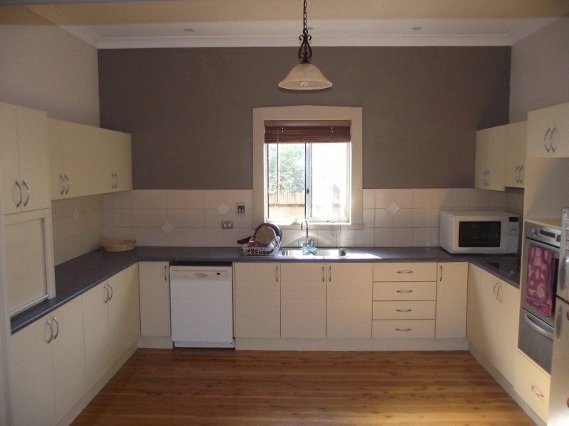 21 Armstrong Street, Parkes NSW 2870