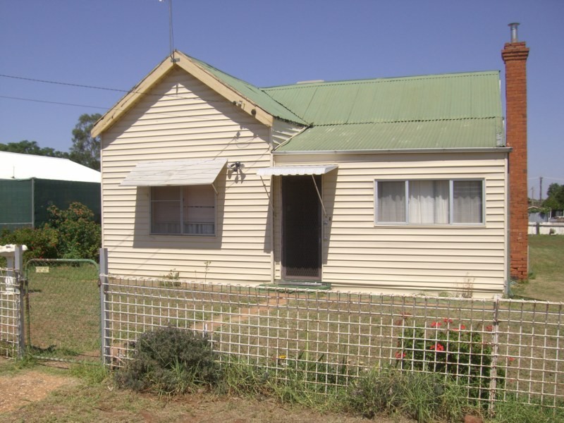 92 Molong Street, Condobolin NSW 2877