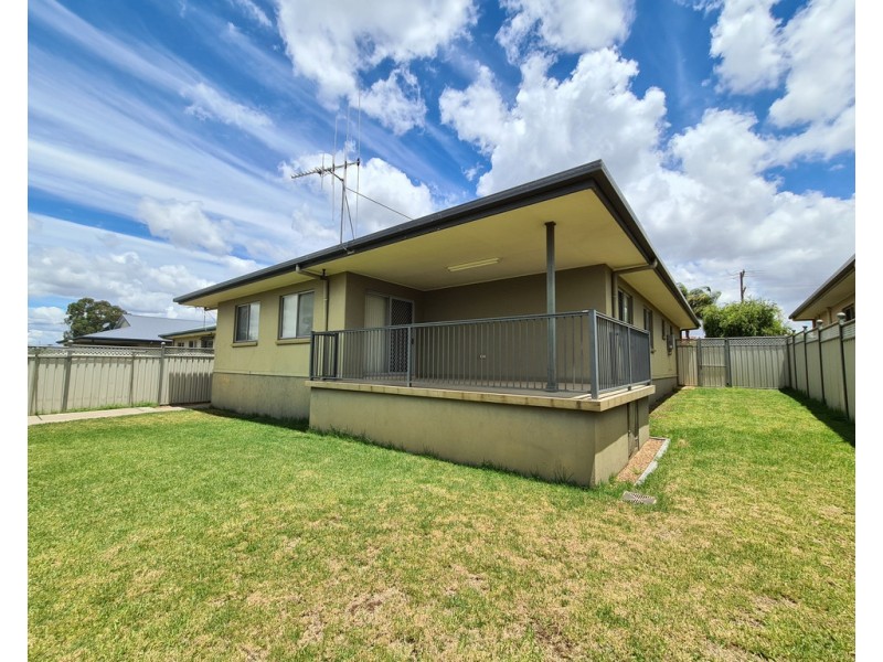 42 Best Street, Parkes NSW 2870