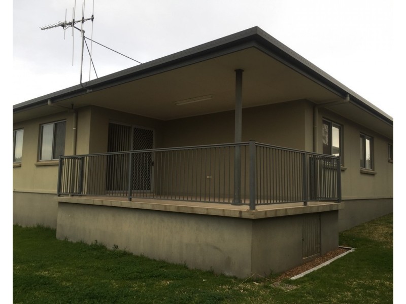 42 Best Street, Parkes NSW 2870