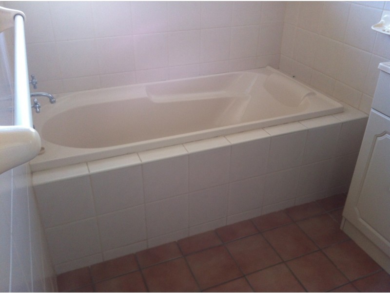 2/9 Basil Ave, Parkes NSW 2870