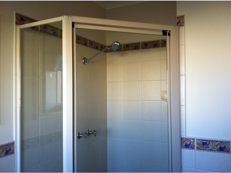 2/9 Basil Ave, Parkes NSW 2870