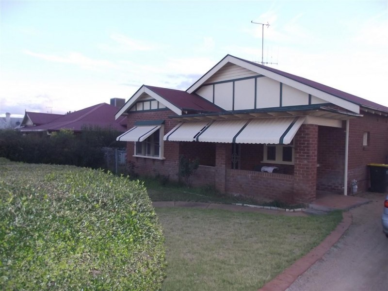 2 Cooke Street, Parkes NSW 2870