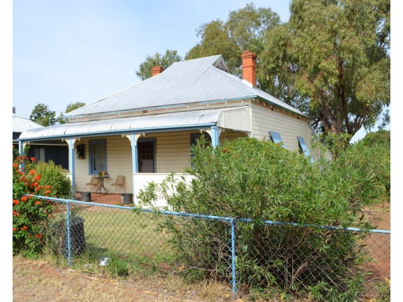 84 Orange Street, Condobolin NSW 2877