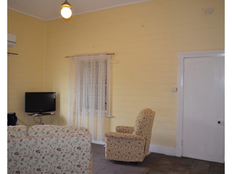 84 Orange Street, Condobolin NSW 2877