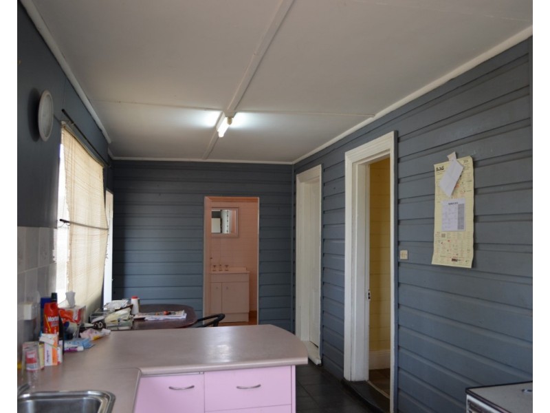 84 Orange Street, Condobolin NSW 2877