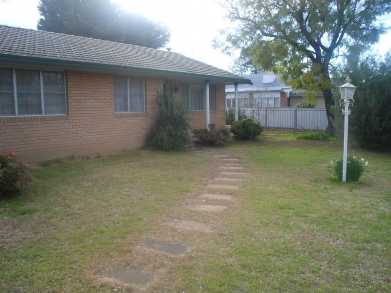 23 Pye Street, Eugowra NSW 2806