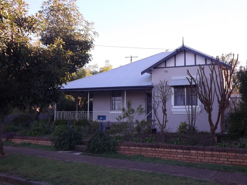 54 Orange Street, Parkes NSW 2870