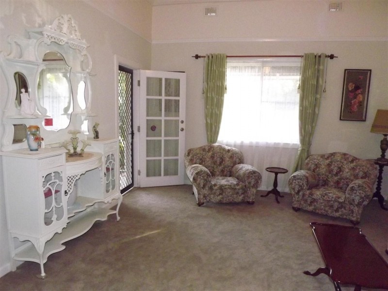 54 Orange Street, Parkes NSW 2870