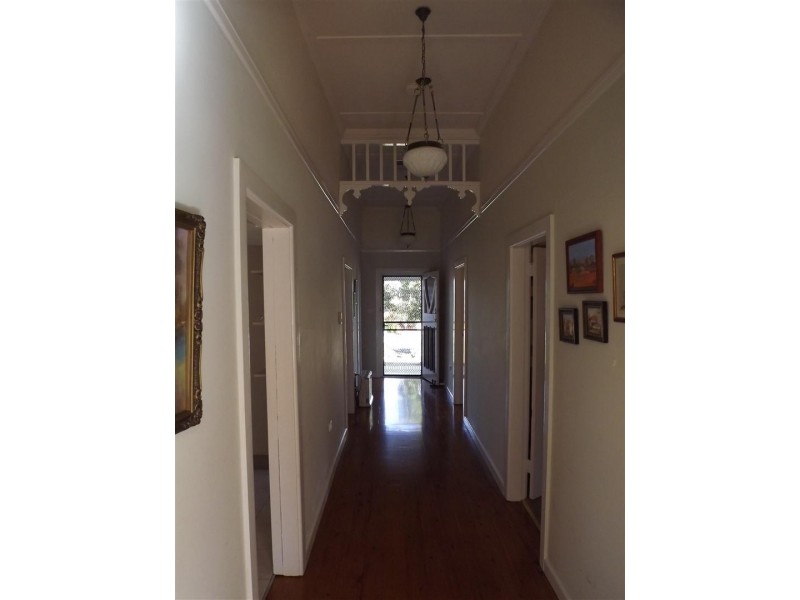 54 Orange Street, Parkes NSW 2870