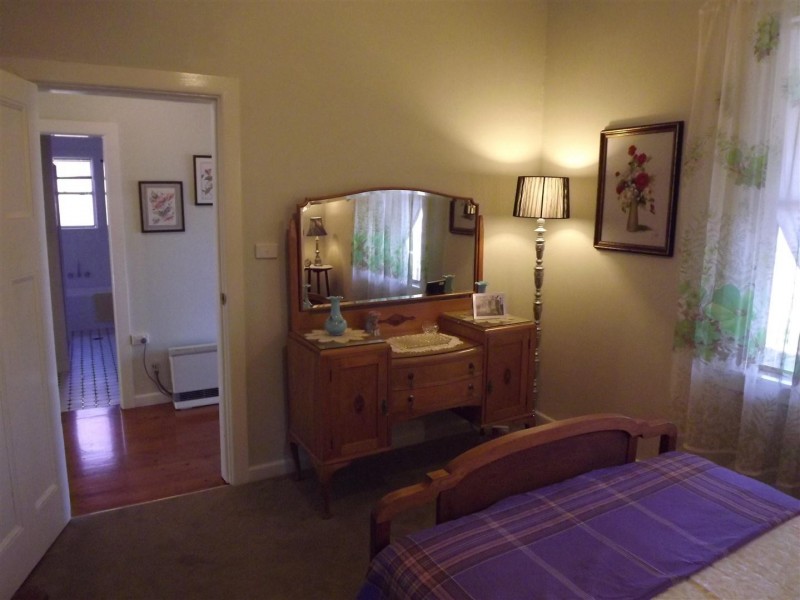 54 Orange Street, Parkes NSW 2870