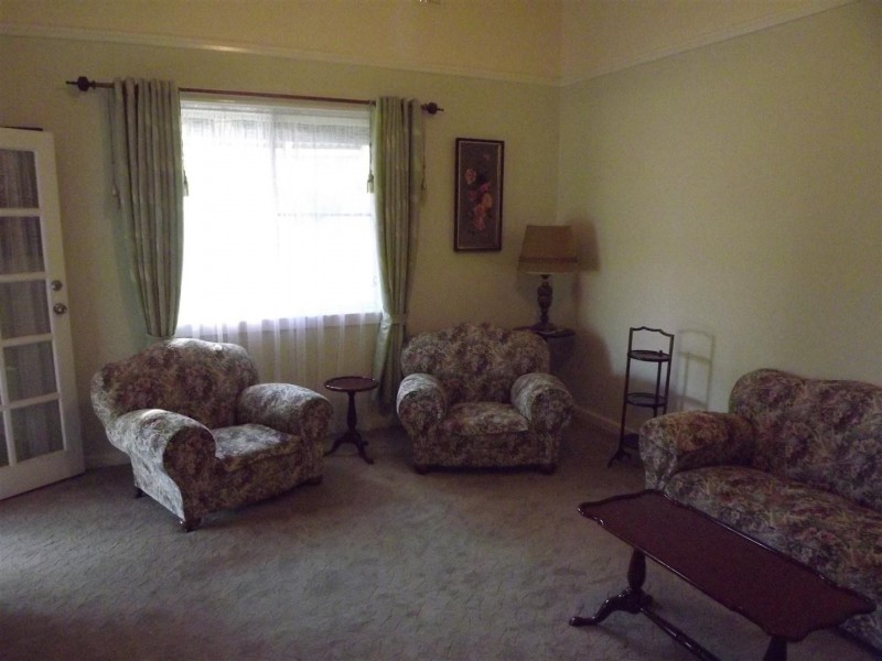 54 Orange Street, Parkes NSW 2870