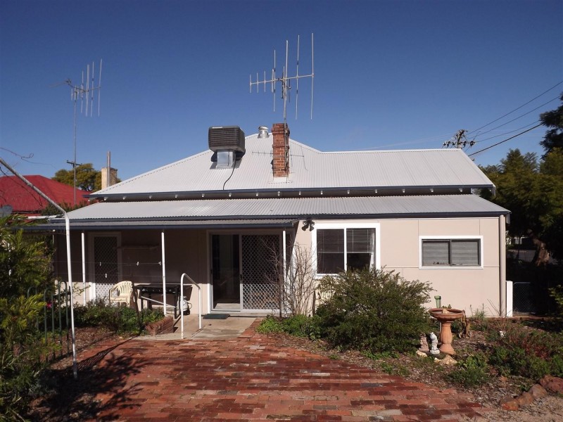 54 Orange Street, Parkes NSW 2870