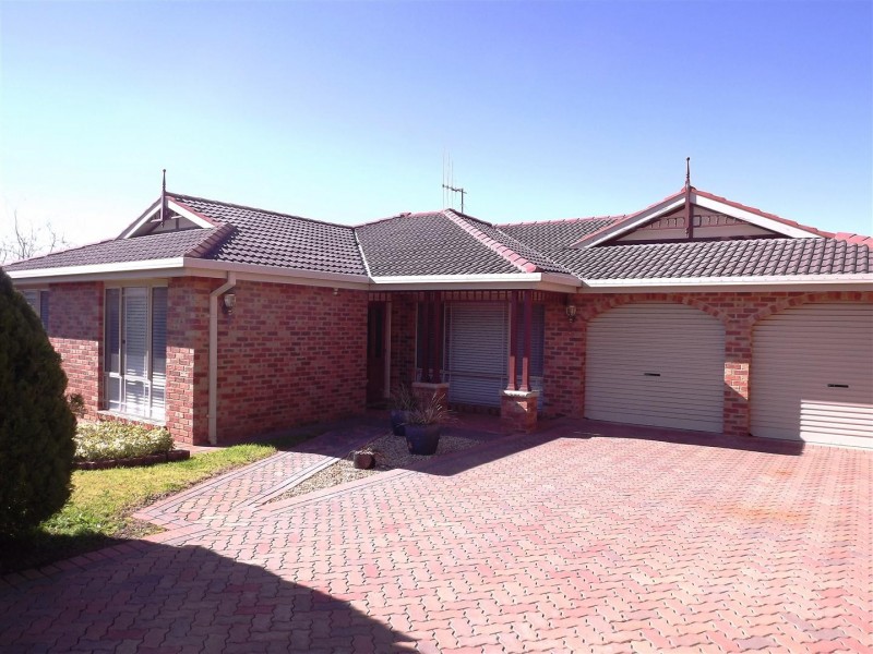 14 Christina Close, Parkes NSW 2870