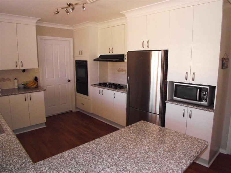 14 Christina Close, Parkes NSW 2870