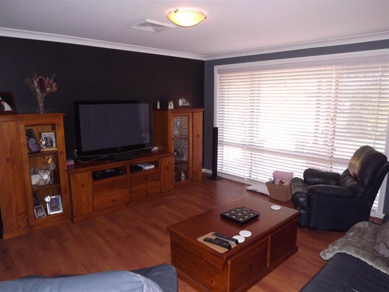 14 Christina Close, Parkes NSW 2870