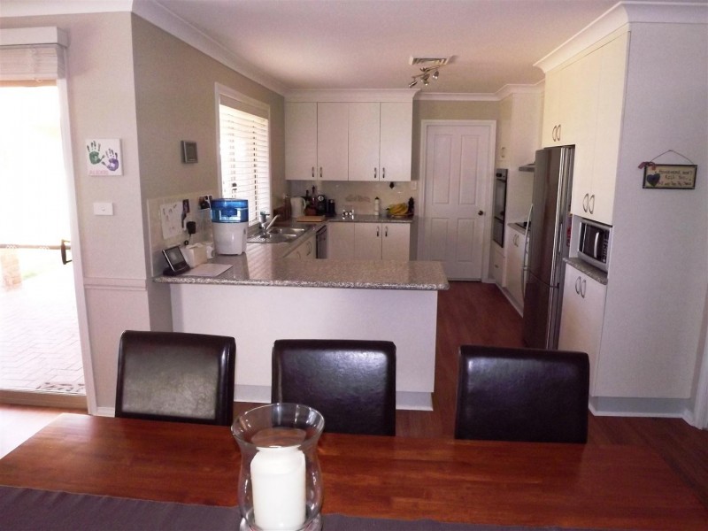 14 Christina Close, Parkes NSW 2870