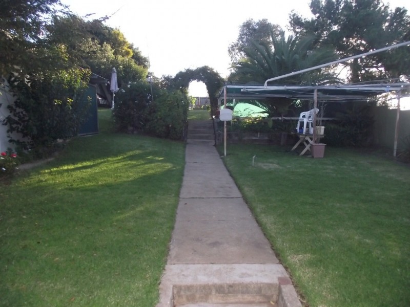 12 Howard Street, Parkes NSW 2870