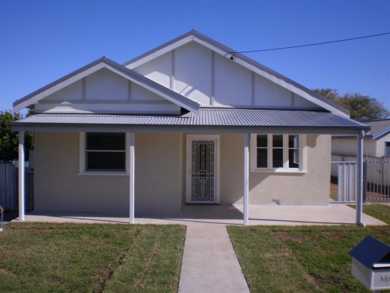 32 Albert Street, Parkes NSW 2870