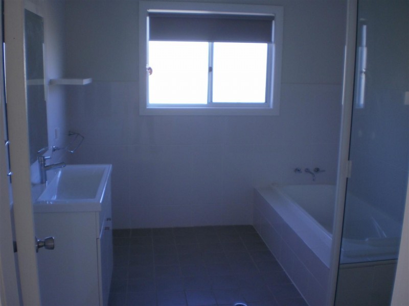 32 Albert Street, Parkes NSW 2870