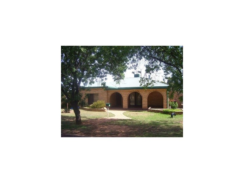 111 DALTON STREET, Parkes NSW 2870