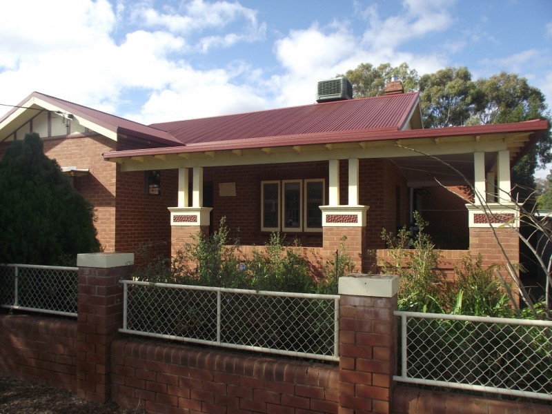 21 Armstrong Street, Parkes NSW 2870