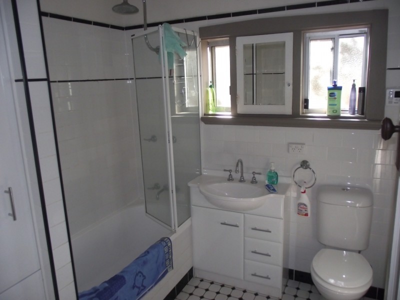 21 Armstrong Street, Parkes NSW 2870