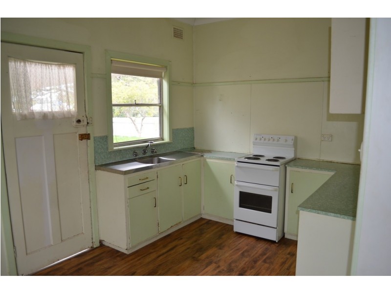 8 Brady Street, Condobolin NSW 2877