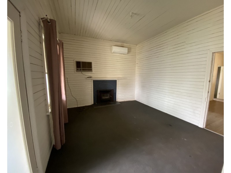6 Hay Street, Condobolin NSW 2877