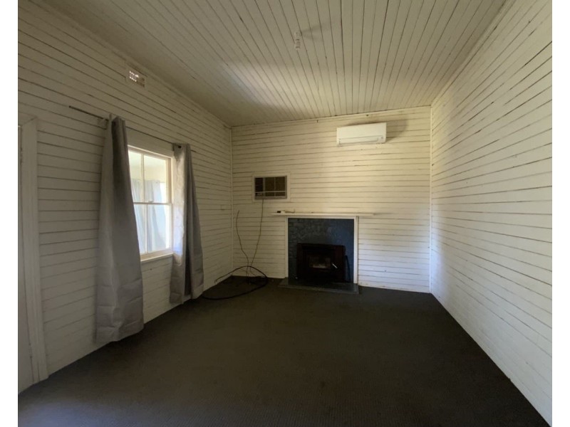 6 Hay Street, Condobolin NSW 2877