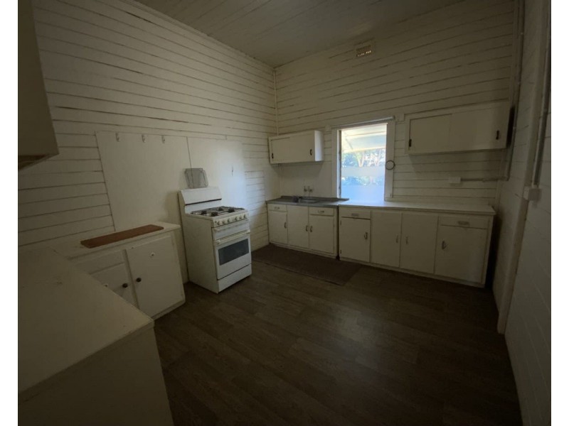 6 Hay Street, Condobolin NSW 2877