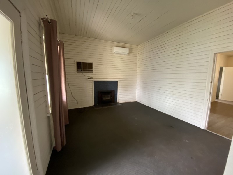 6 Hay Street, Condobolin NSW 2877