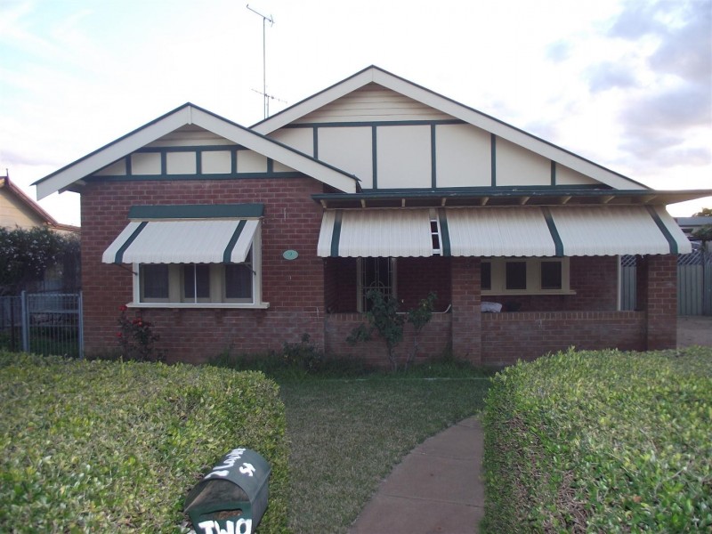 2 Cooke Street, Parkes NSW 2870