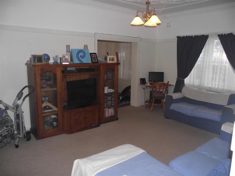 2 Cooke Street, Parkes NSW 2870