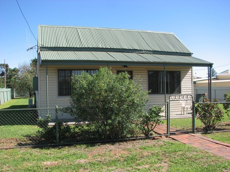 8 Brooke Street, Forbes NSW 2871