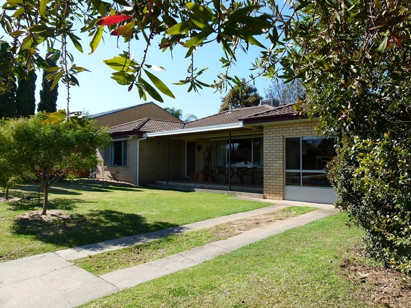 8 Coolabah Street, Forbes NSW 2871