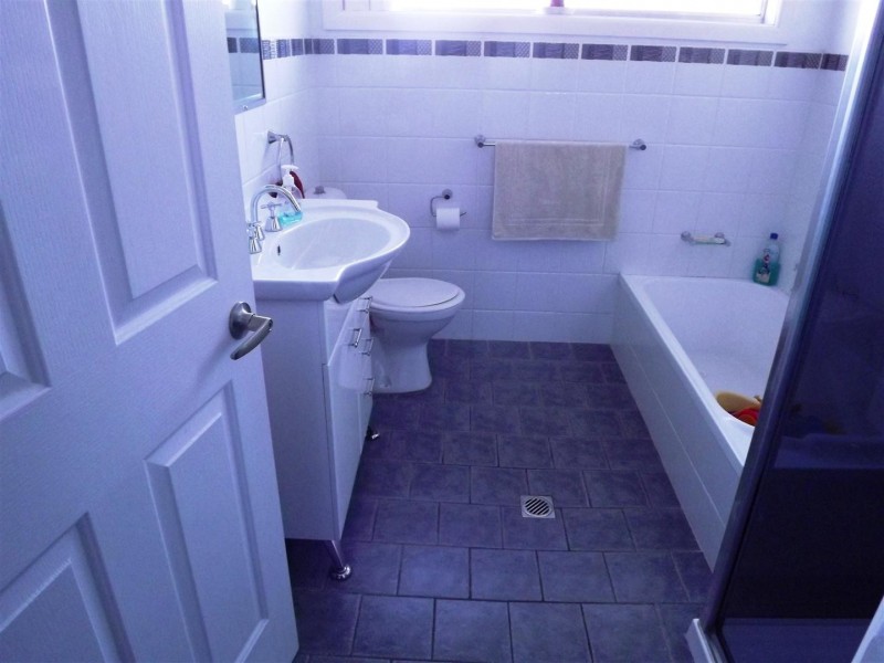 33 Barton Street, Parkes NSW 2870