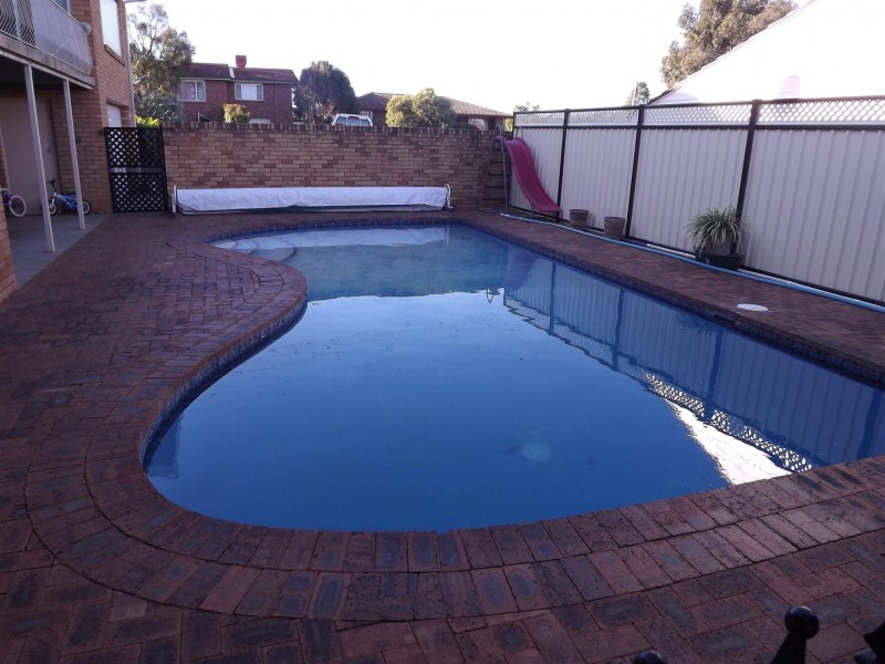 33 Barton Street, Parkes NSW 2870