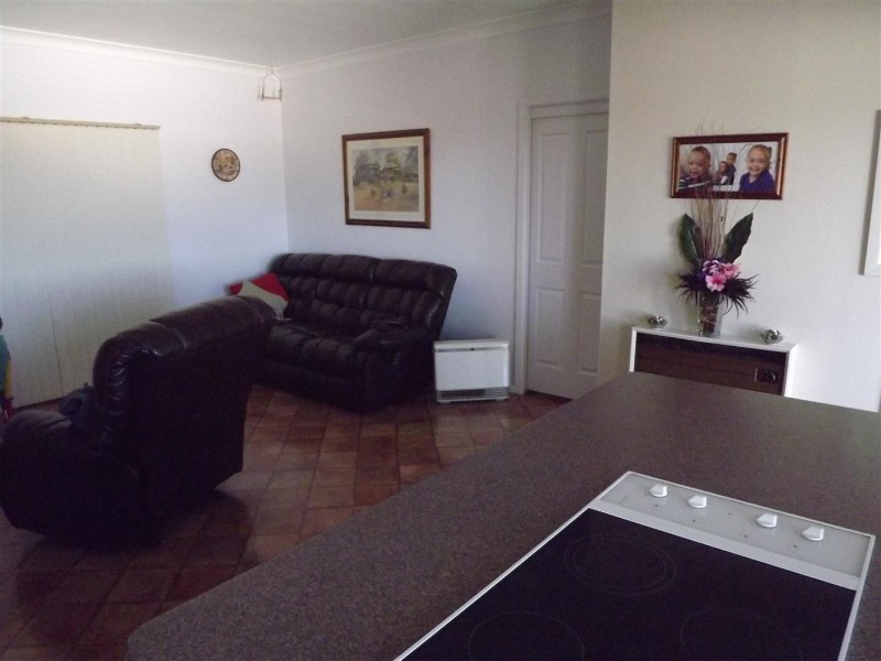 33 Barton Street, Parkes NSW 2870