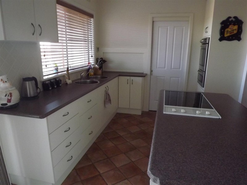 33 Barton Street, Parkes NSW 2870