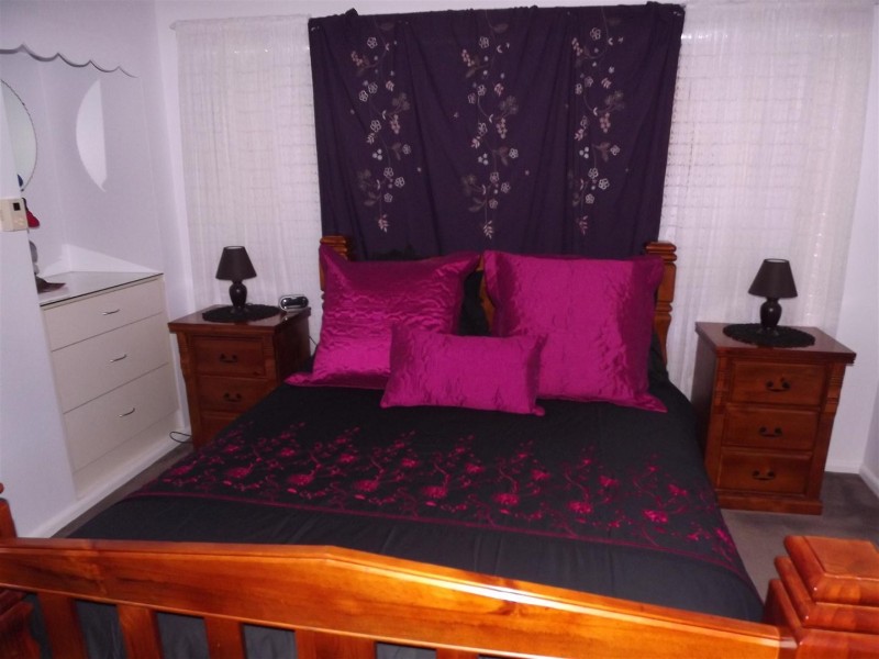 33 Barton Street, Parkes NSW 2870