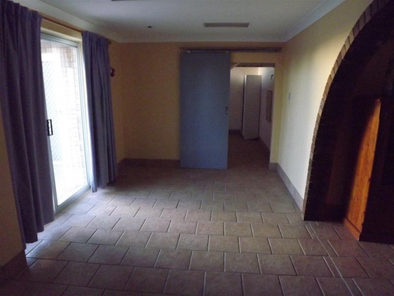 33 Barton Street, Parkes NSW 2870