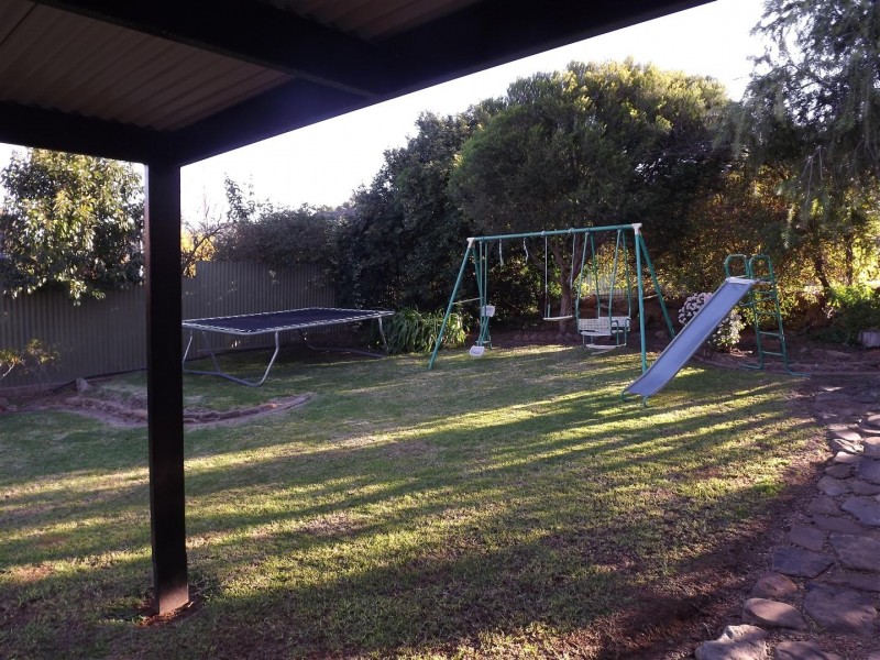 33 Barton Street, Parkes NSW 2870