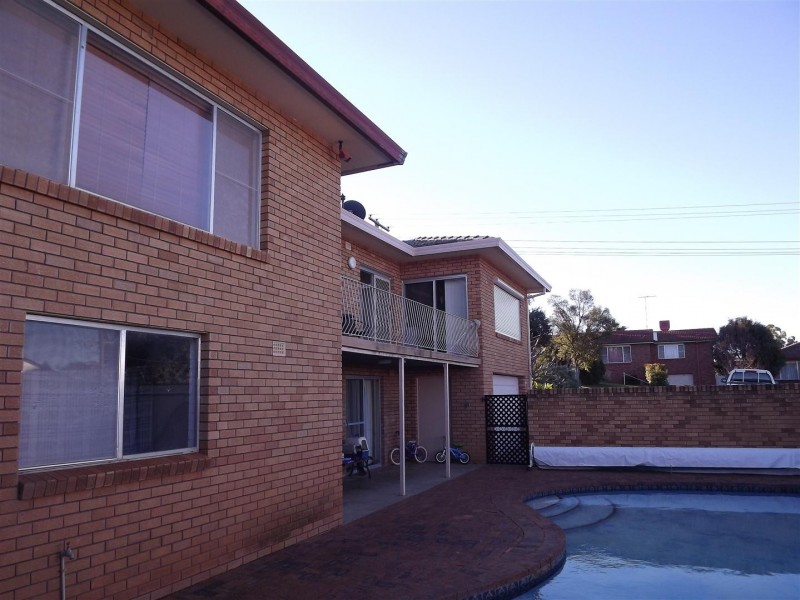 33 Barton Street, Parkes NSW 2870