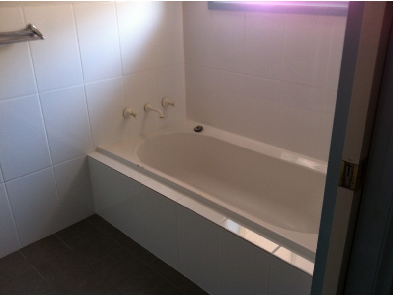 24 Fisher Street, Parkes NSW 2870