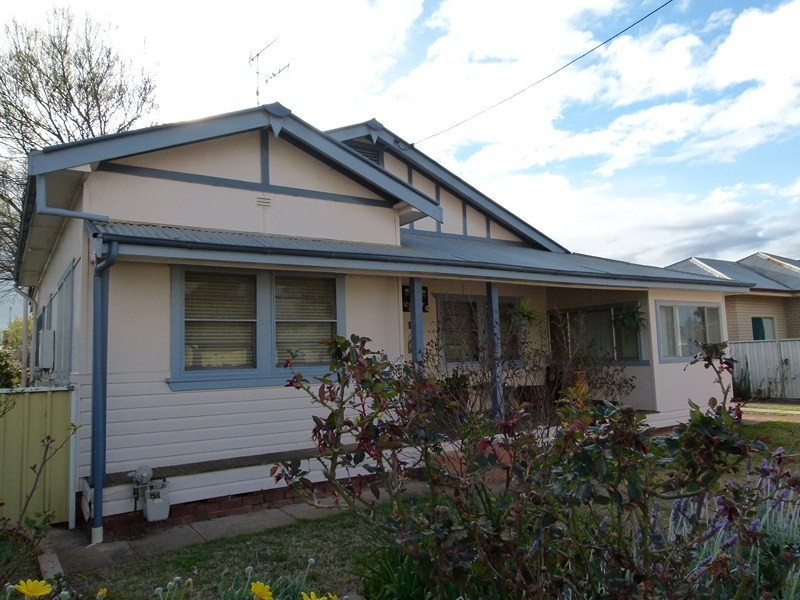 10 Bartley Street, Forbes NSW 2871